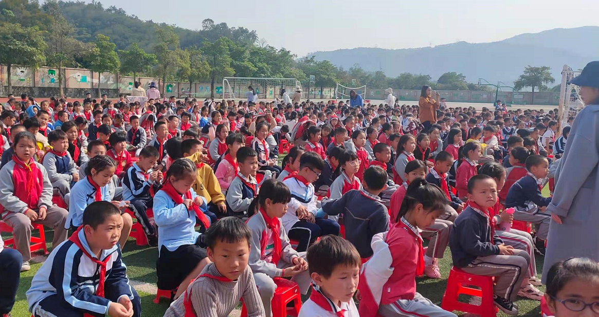 学习雷锋好榜样——记莲花中心小学学雷锋讲故事决赛活动报道